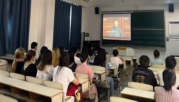 会议室里的人们AI 生成的内容可能不正确。